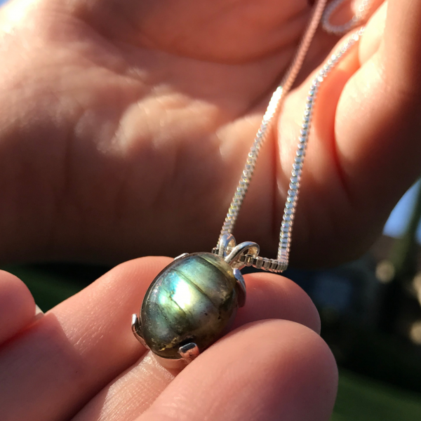 Minimalist Labradorite Gemstone Necklace - Image 3