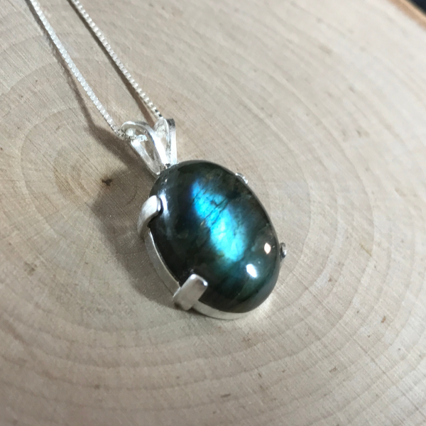 Simple Labradorite Gemstone Necklace Pendant - Image 3