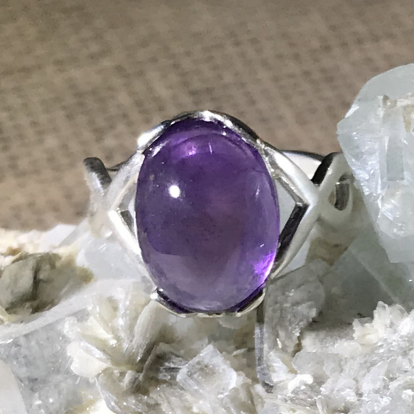 Simple Amethyst Gemstone Ring - Image 4
