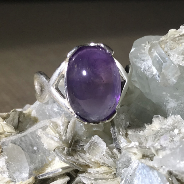 Simple Amethyst Gemstone Ring - Image 5