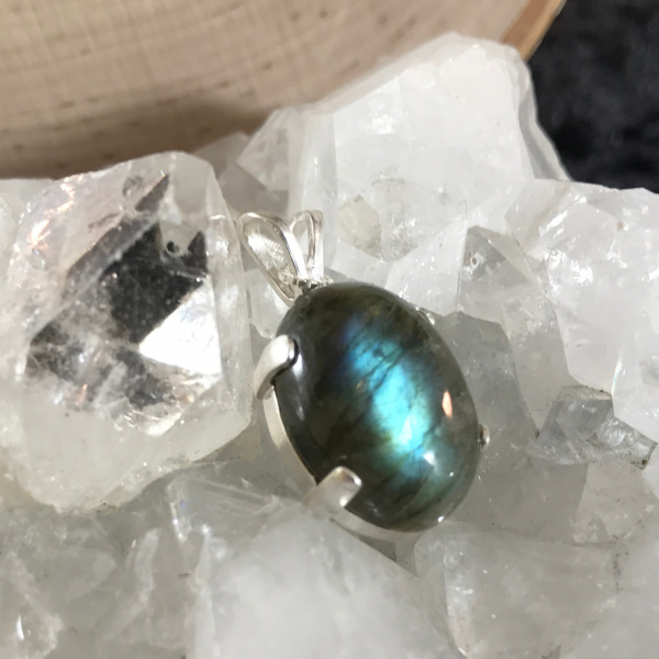 Simple Labradorite Gemstone Necklace Pendant
