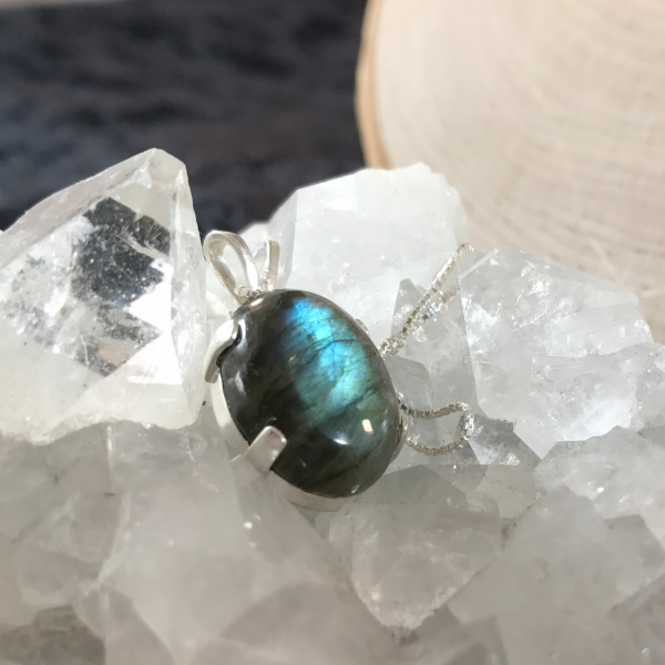 Simple Labradorite Gemstone Necklace Pendant - Image 6