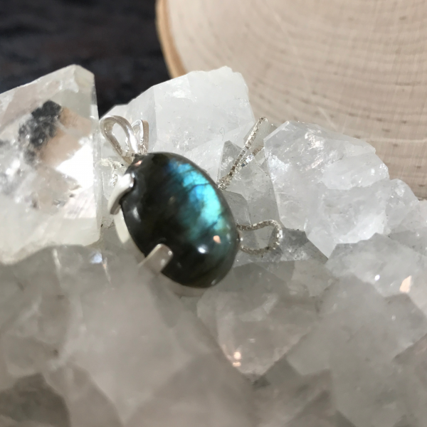Simple Labradorite Gemstone Necklace Pendant - Image 7